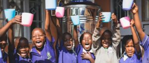Carbon credits uit Gold Standard klimaatprojecten schoon water op school in Kenya en Nigeria